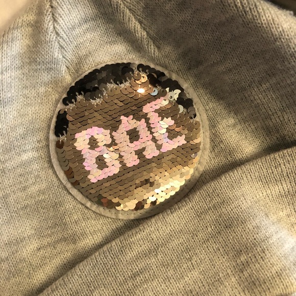 Lots of baseball caps - Picture 4 of 5